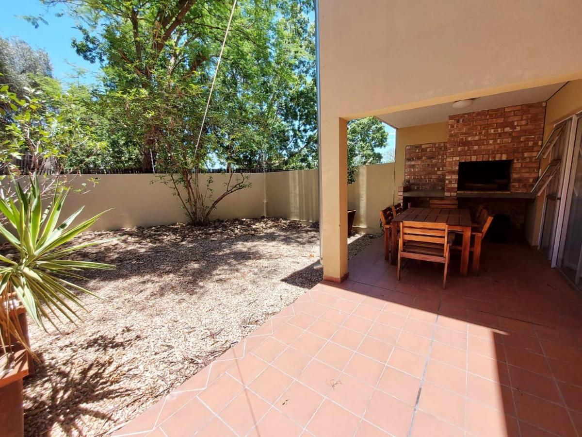Eagle Views Windhoek Esterno foto